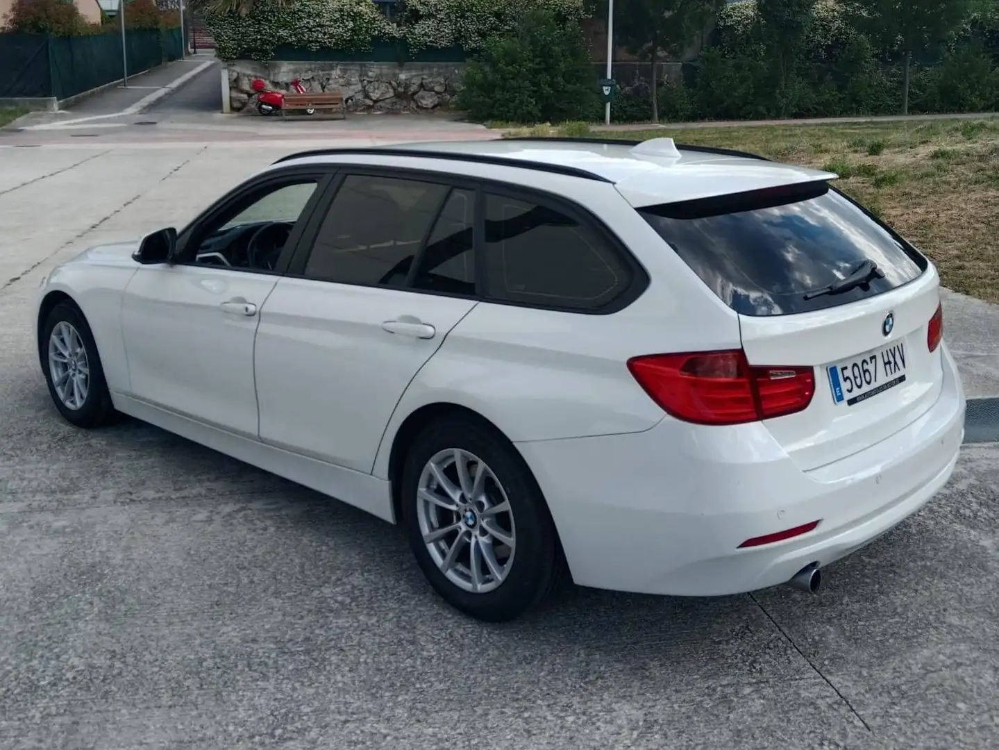 BMW 318 318d Touring Essential Plus Edition Essential Plus Edition Blanco - 2
