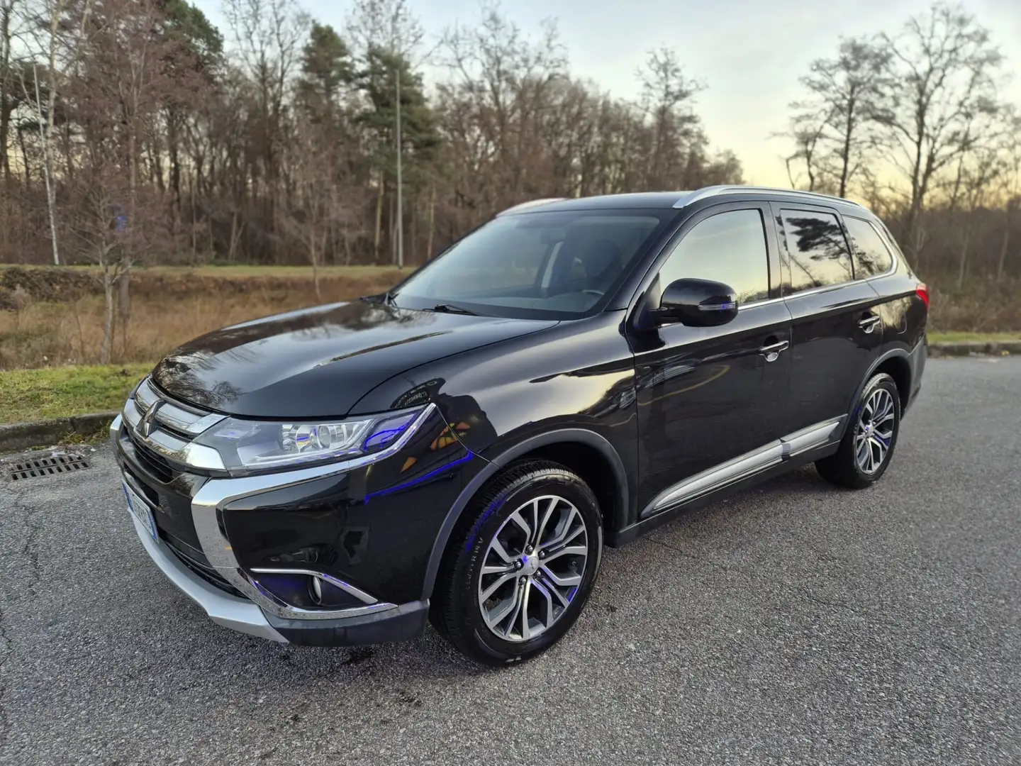 Mitsubishi Outlander Outlander 2.2 DI-D 2WD *7 POSTI* Nero - 1