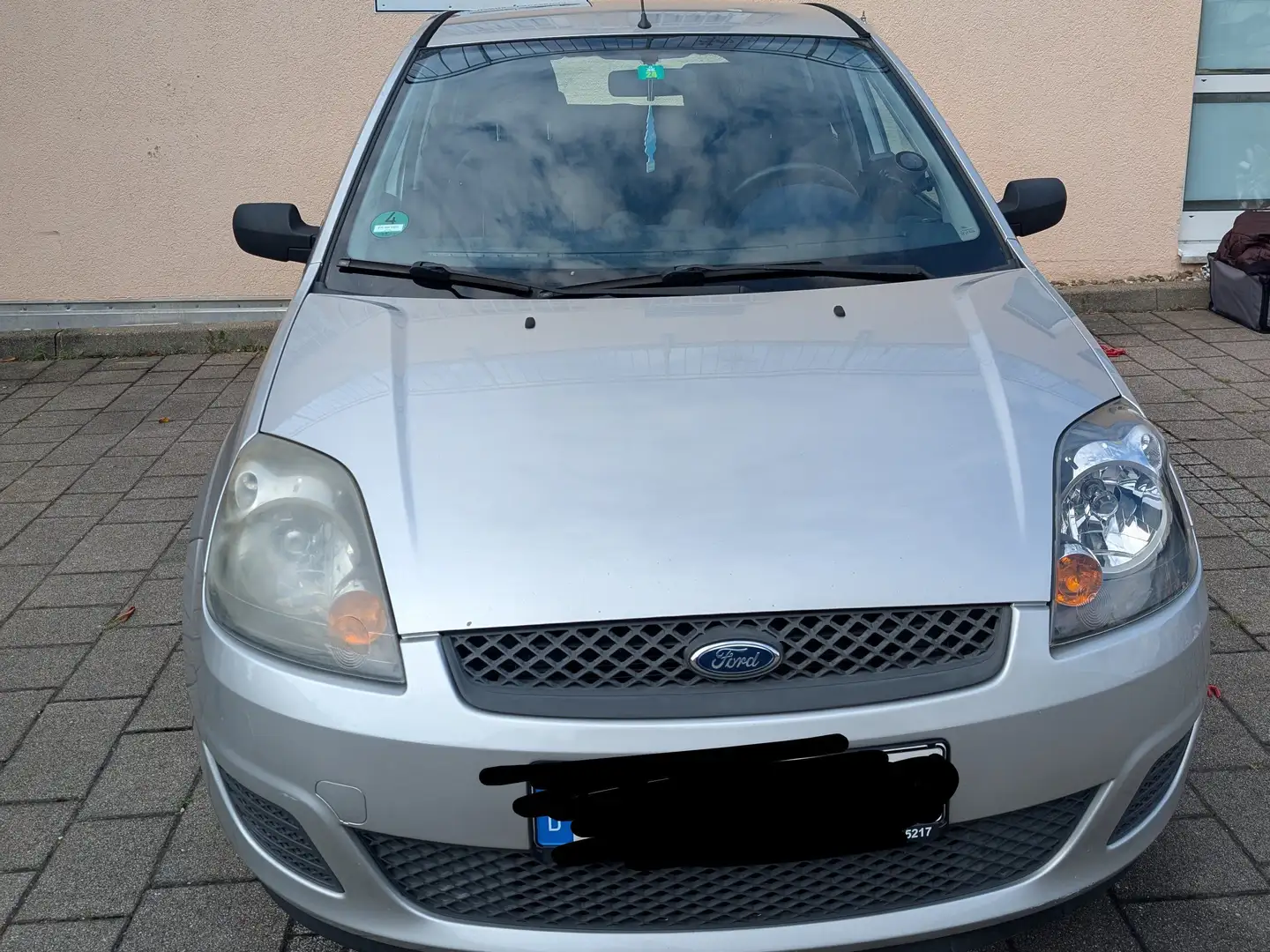 Ford Fiesta Fiesta 1.3 Ambiente Silber - 2