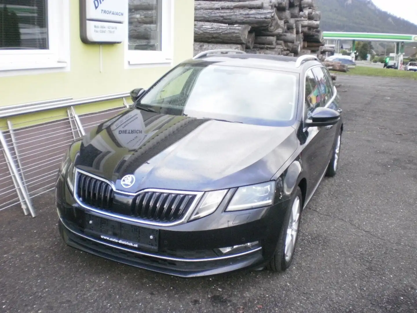 Skoda Octavia Octavia Combi 2,0 TDI Style Limited  4x4 DSG mited Schwarz - 1