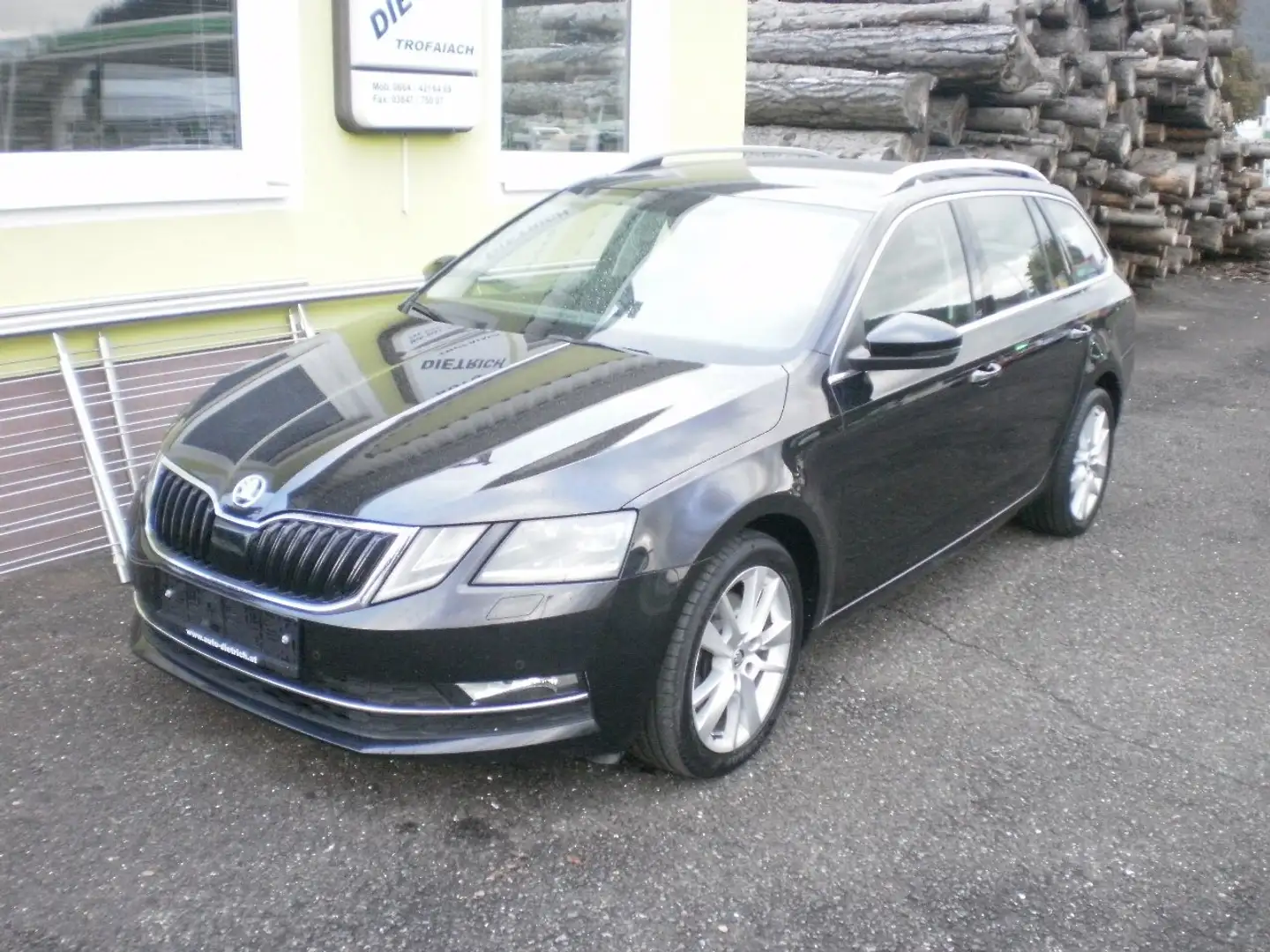 Skoda Octavia Octavia Combi 2,0 TDI Style Limited  4x4 DSG mited Schwarz - 2