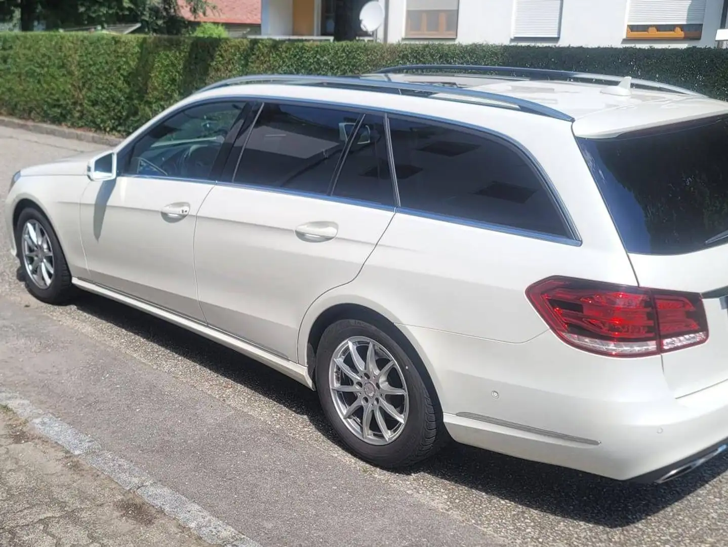 Mercedes-Benz E 200 E 200 T Avantgarde A-Edition CDI Aut.Avantgarde A-Edition Weiß - 2