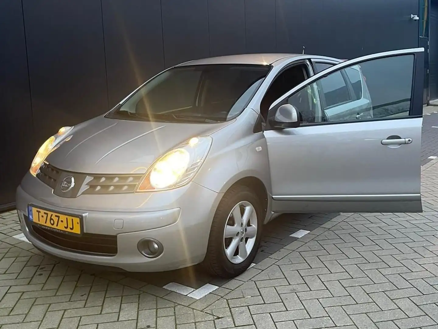 Nissan Note Note 1.4 Visia Grijs - 1