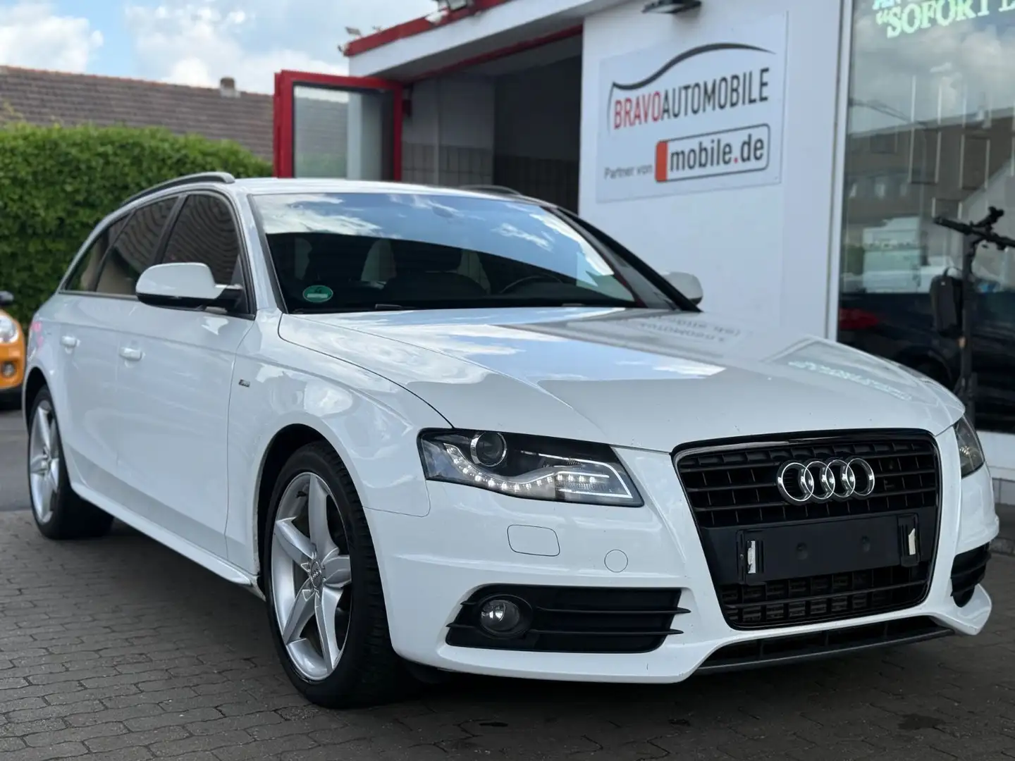 Audi A4 Avant S-LINE/LED/ALCANTARA/S&S/SHZ/PDC/TEMPO Weiß - 1