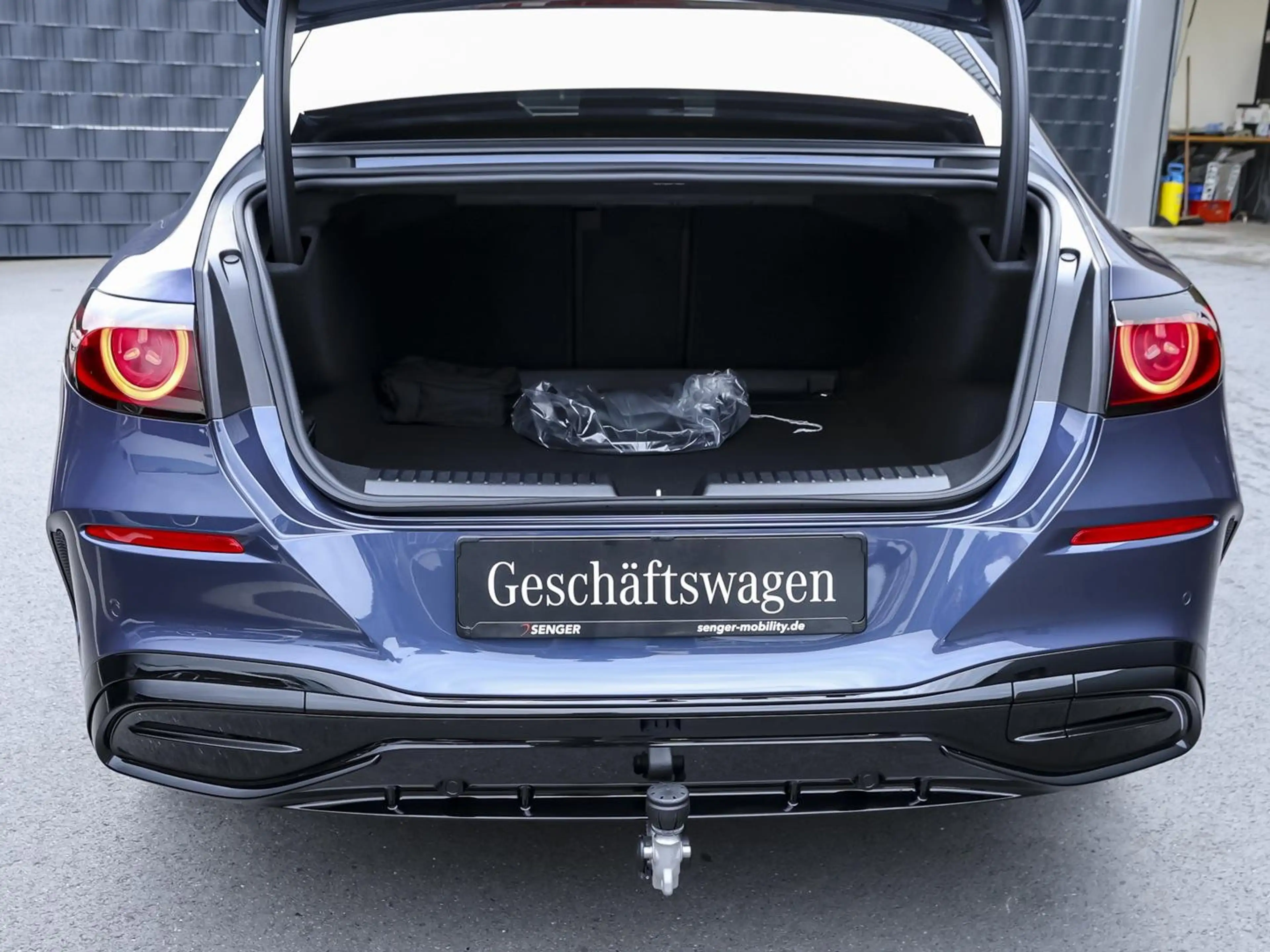 Mercedes-Benz C 400 4M AMG Night Digital-Light Hyperscreen AHK — photo 12