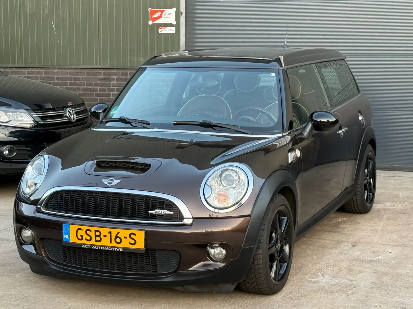 MINI Cooper S Clubman Mini 1.6 John Cooper works 210PK Bruin - 1