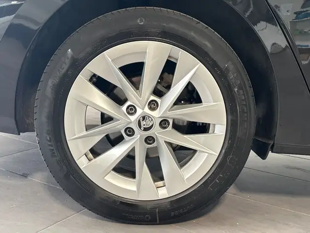Skoda Octavia view 3