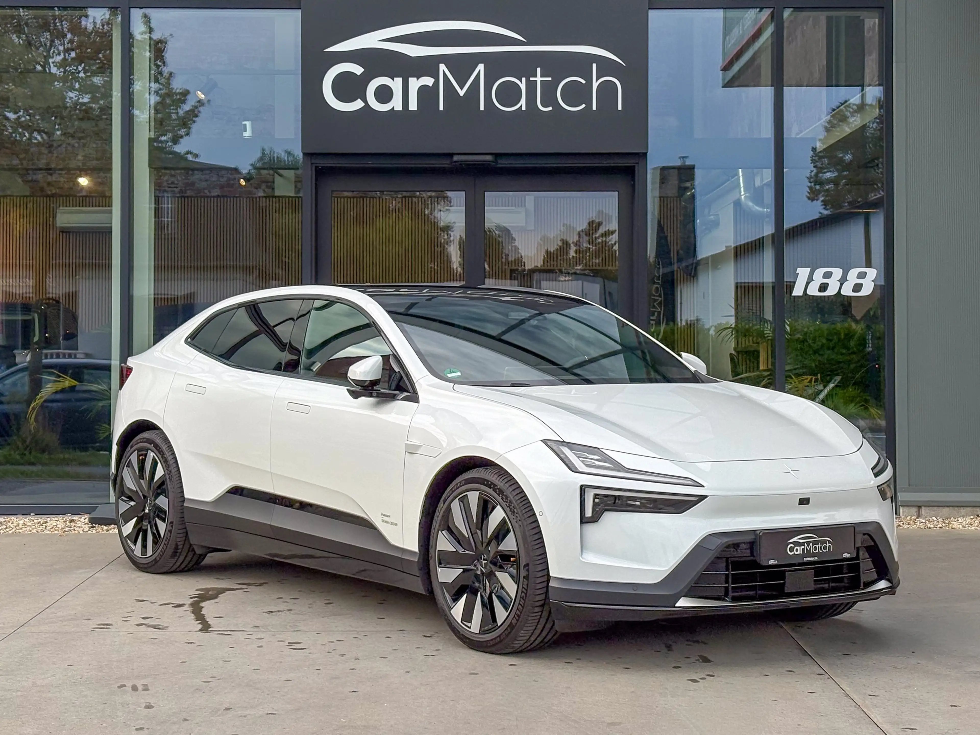Polestar 4 Long Range Single Motor - Plus | Pilot | Pro — photo 3