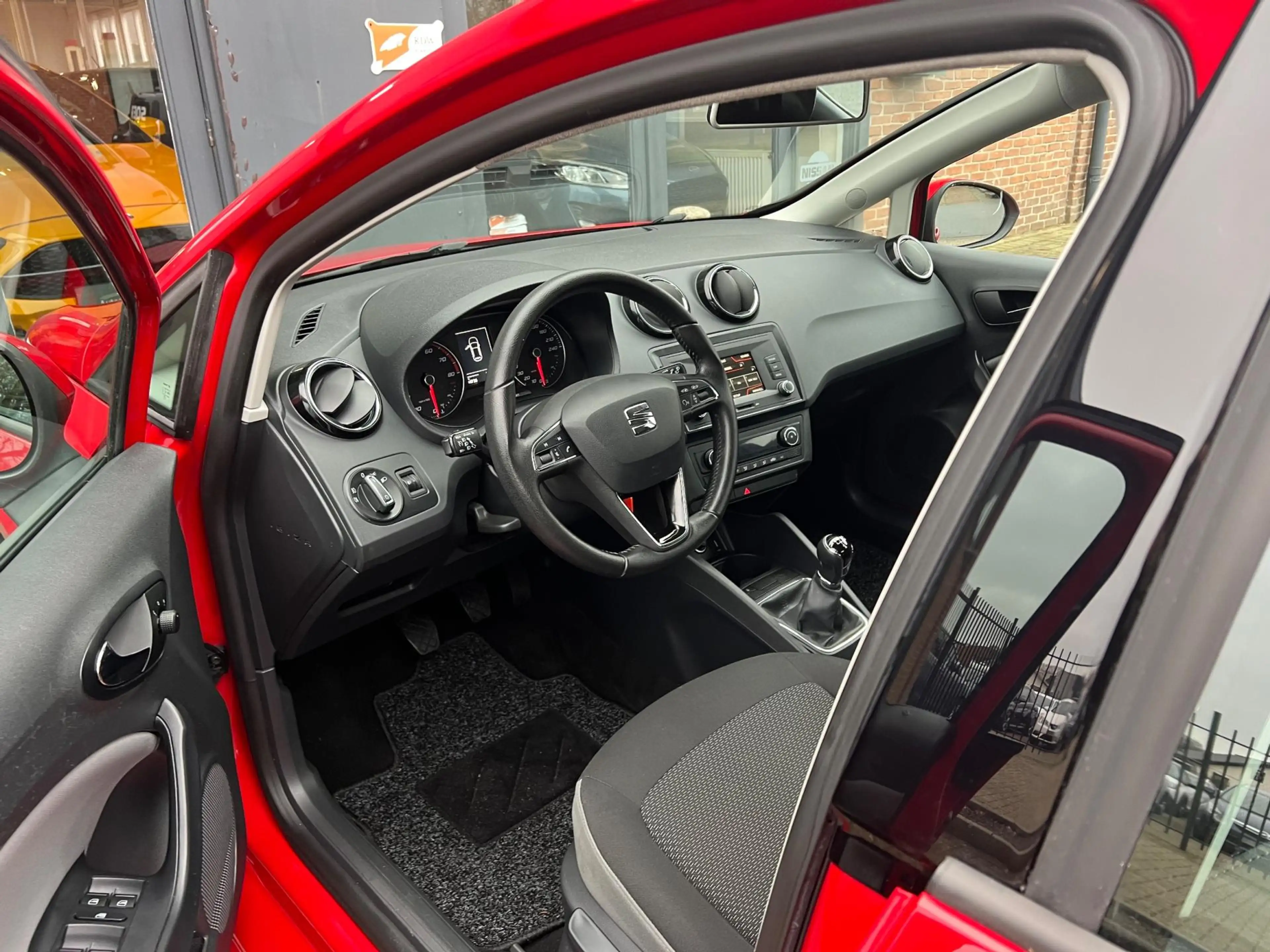 SEAT Ibiza 1.2 TSI FR, Airco — photo 11