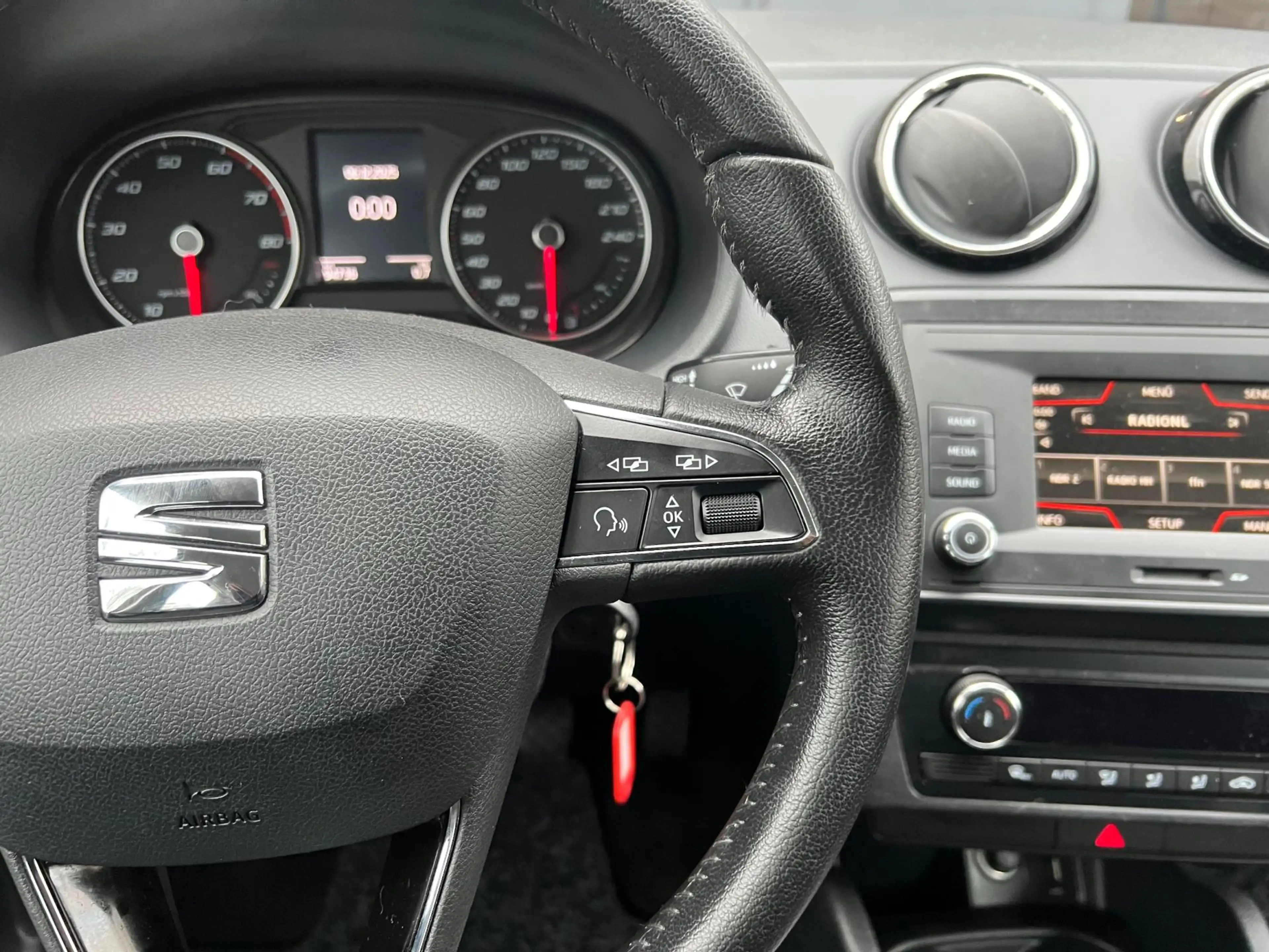 SEAT Ibiza 1.2 TSI FR, Airco — photo 15