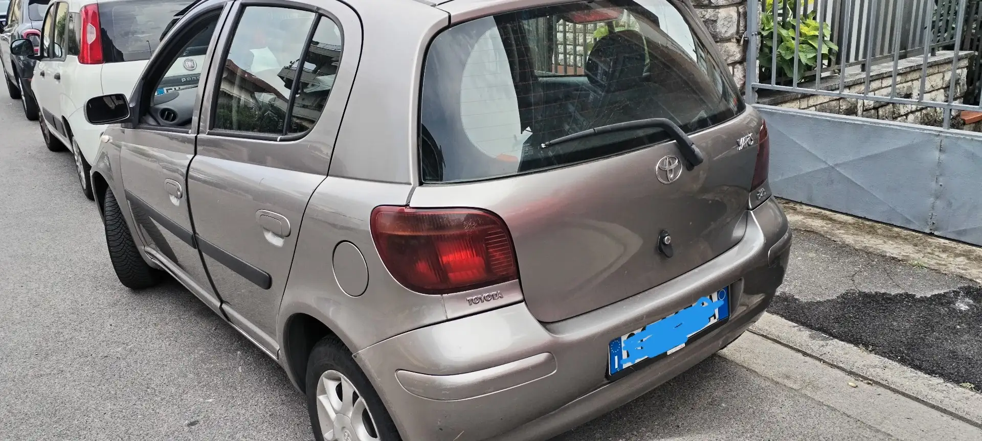 Toyota Yaris 5p 1.4 d-4d Sol - 2