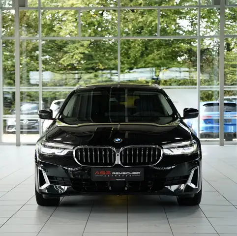 BMW 5 Series view 3
