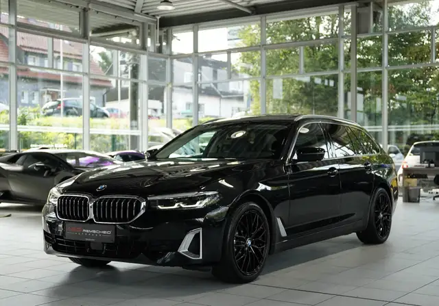 BMW 5 Series view 4