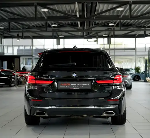BMW 5 Series view 8
