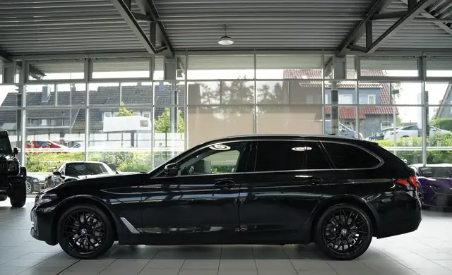 BMW 5 Series view 10