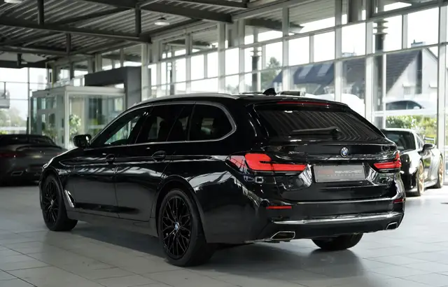 BMW 5 Series view 9