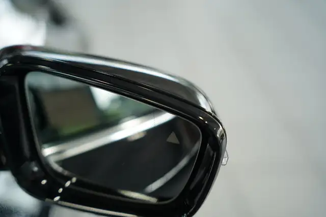 BMW 5 Series view 15