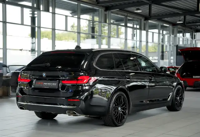 BMW 5 Series view 7