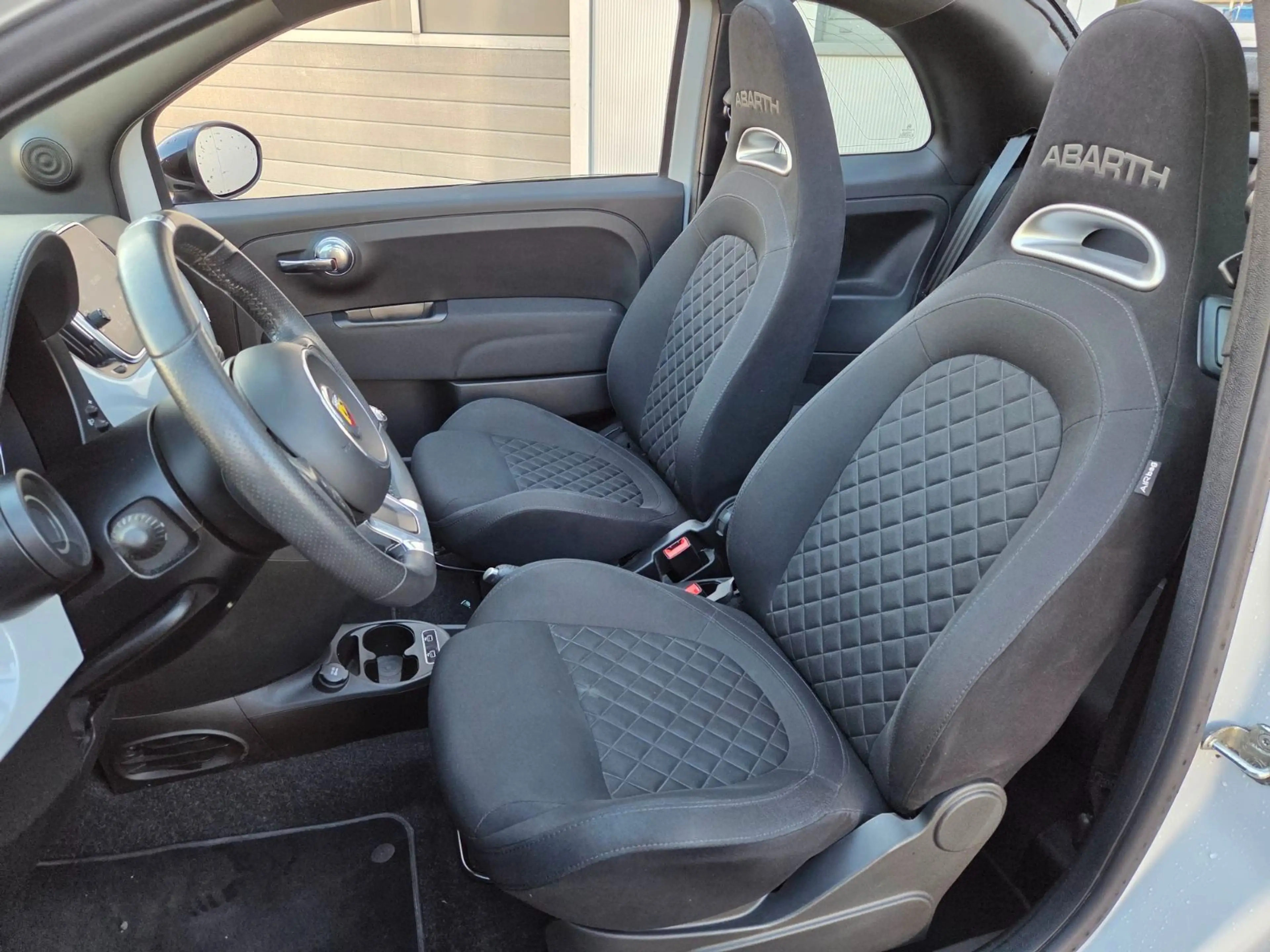 Abarth 595C 1.4 T-Jet (145PS) — photo 9