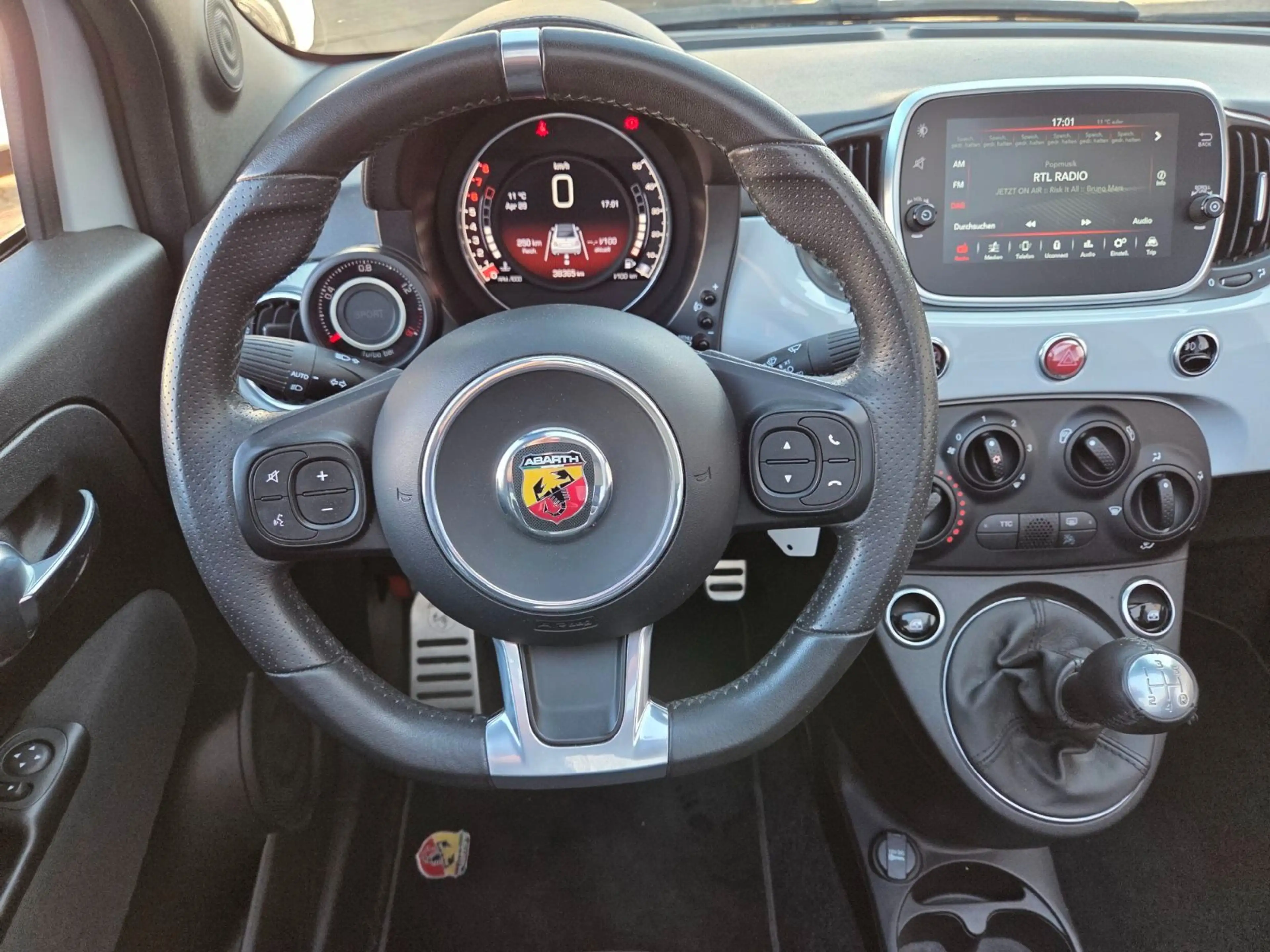 Abarth 595C 1.4 T-Jet (145PS) — photo 13