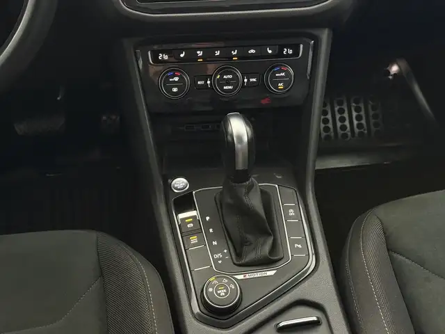 Volkswagen Tiguan view 12