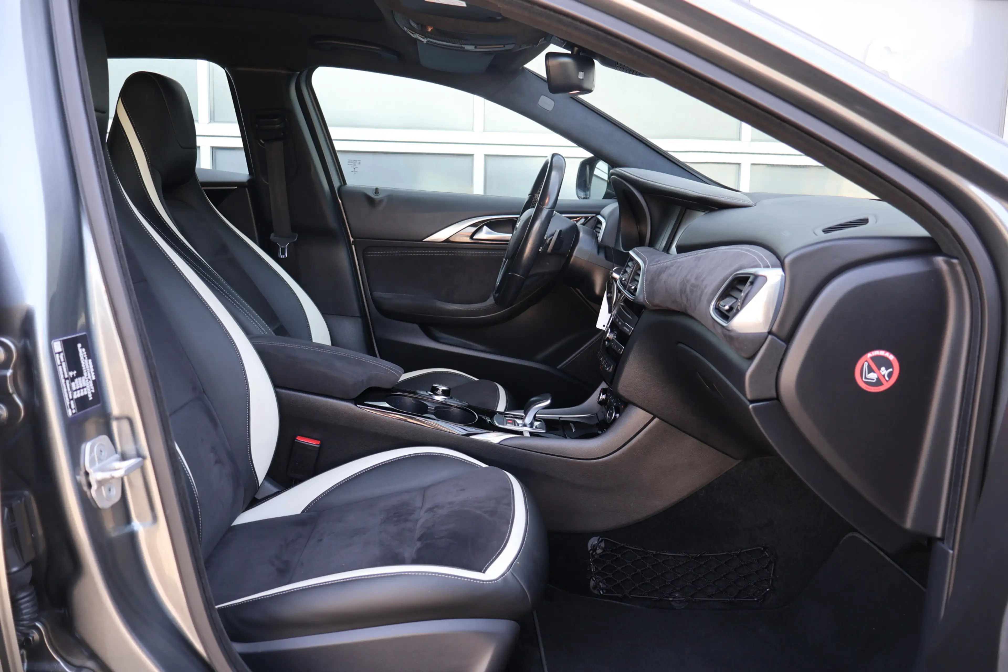 Infiniti Q30 1.6 T Sport | Origineel NL | Panoramadak | Bose | — photo 18