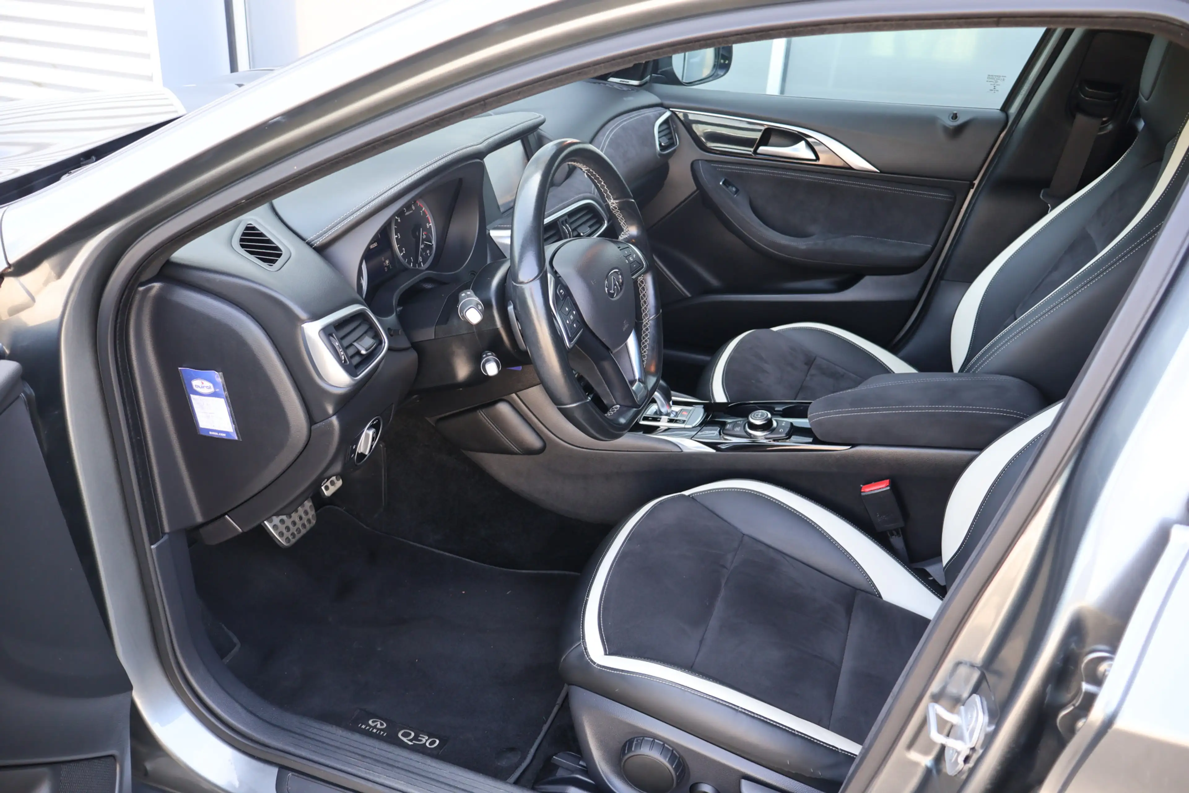 Infiniti Q30 1.6 T Sport | Origineel NL | Panoramadak | Bose | — photo 7