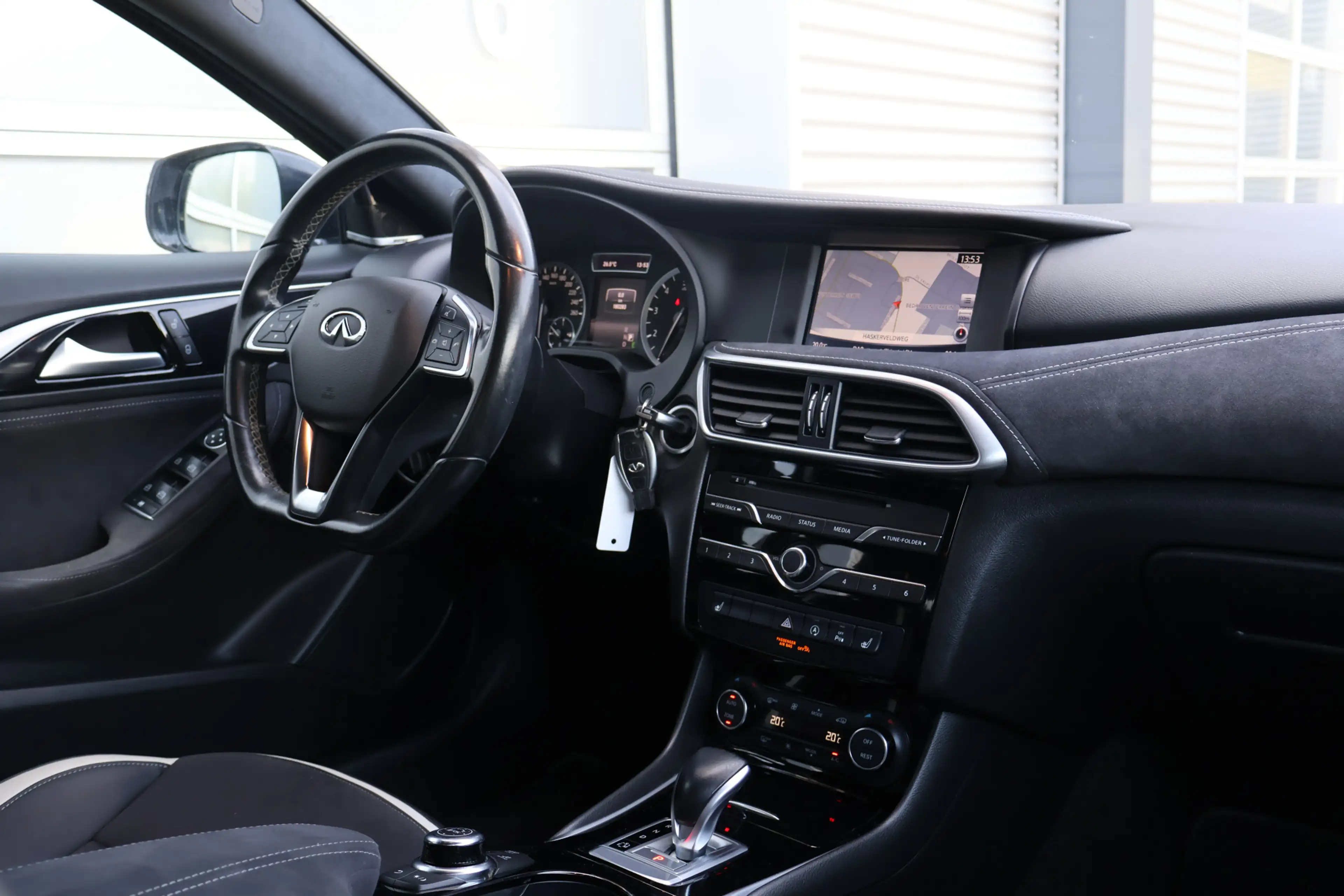 Infiniti Q30 1.6 T Sport | Origineel NL | Panoramadak | Bose | — photo 9