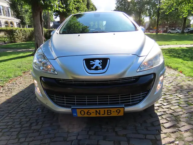 Peugeot 308 view 5