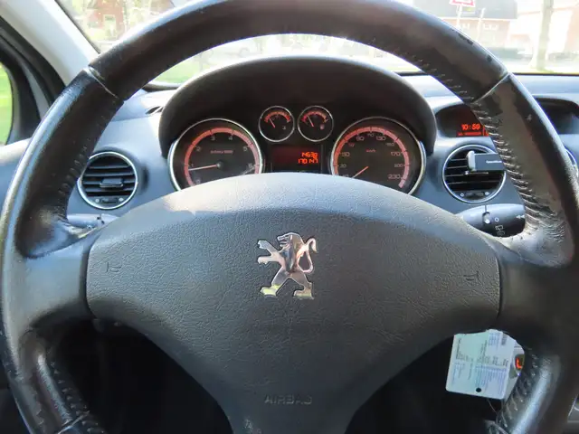 Peugeot 308 view 10