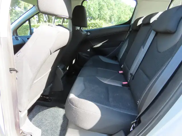 Peugeot 308 view 8