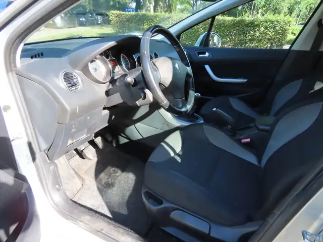 Peugeot 308 view 6