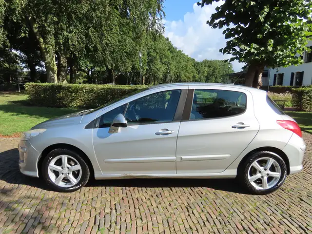 Peugeot 308 view 2
