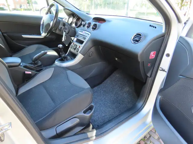 Peugeot 308 view 7