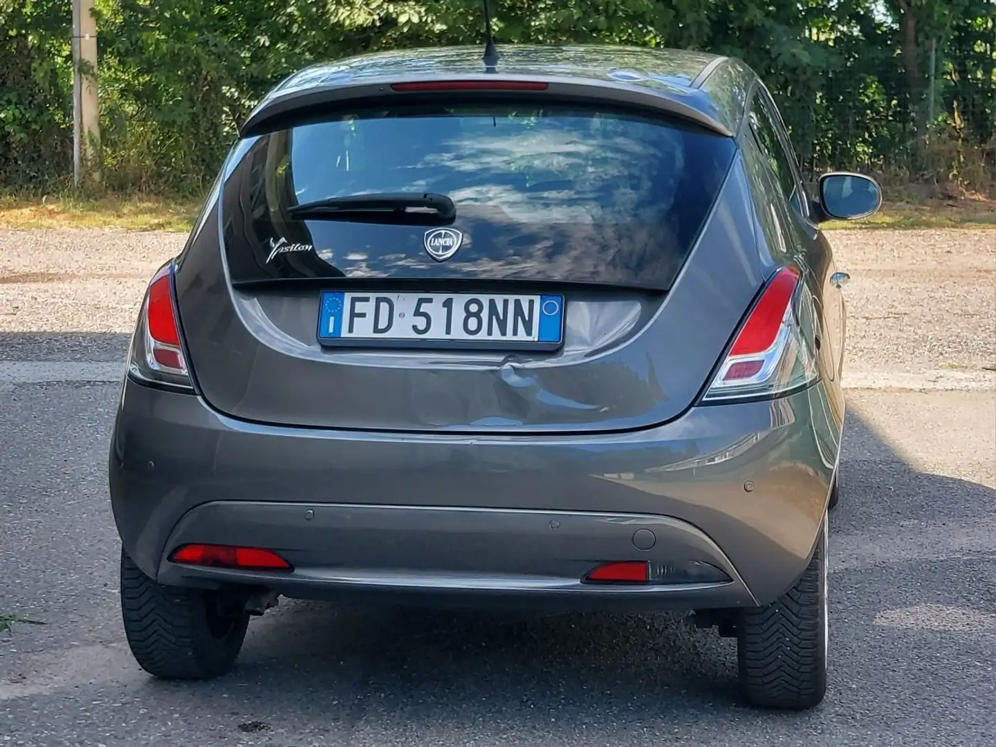 Lancia Ypsilon Ypsilon III 2015 1.2 Gold 69cv Gris - 2
