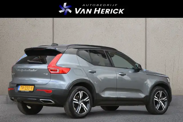 Volvo XC40 view 4