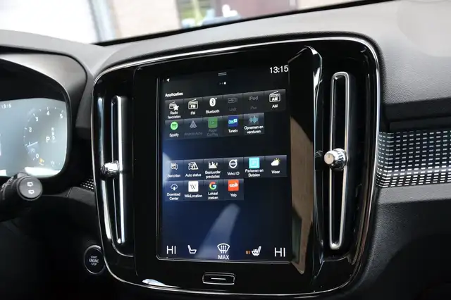 Volvo XC40 view 12