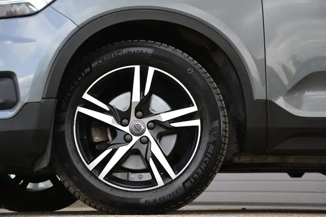 Volvo XC40 view 5