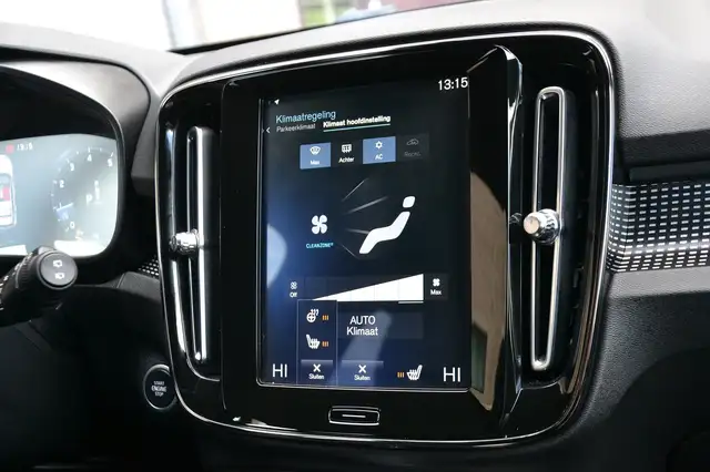 Volvo XC40 view 15