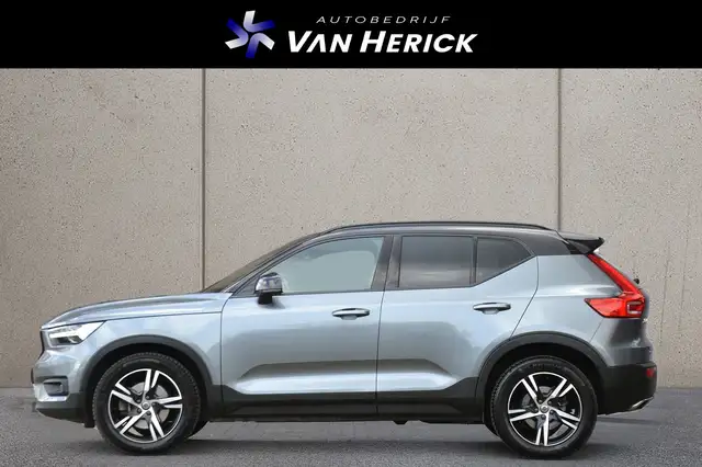 Volvo XC40 view 2
