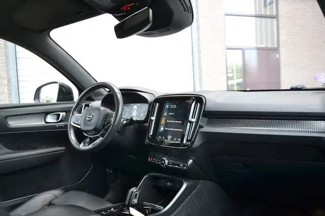 Volvo XC40 view 10