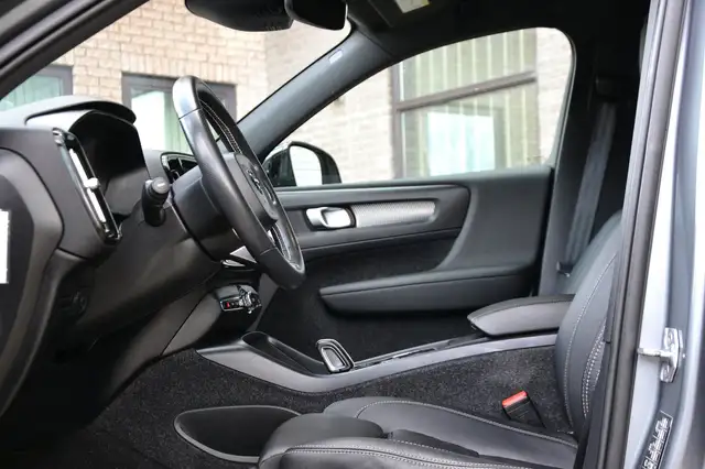 Volvo XC40 view 7
