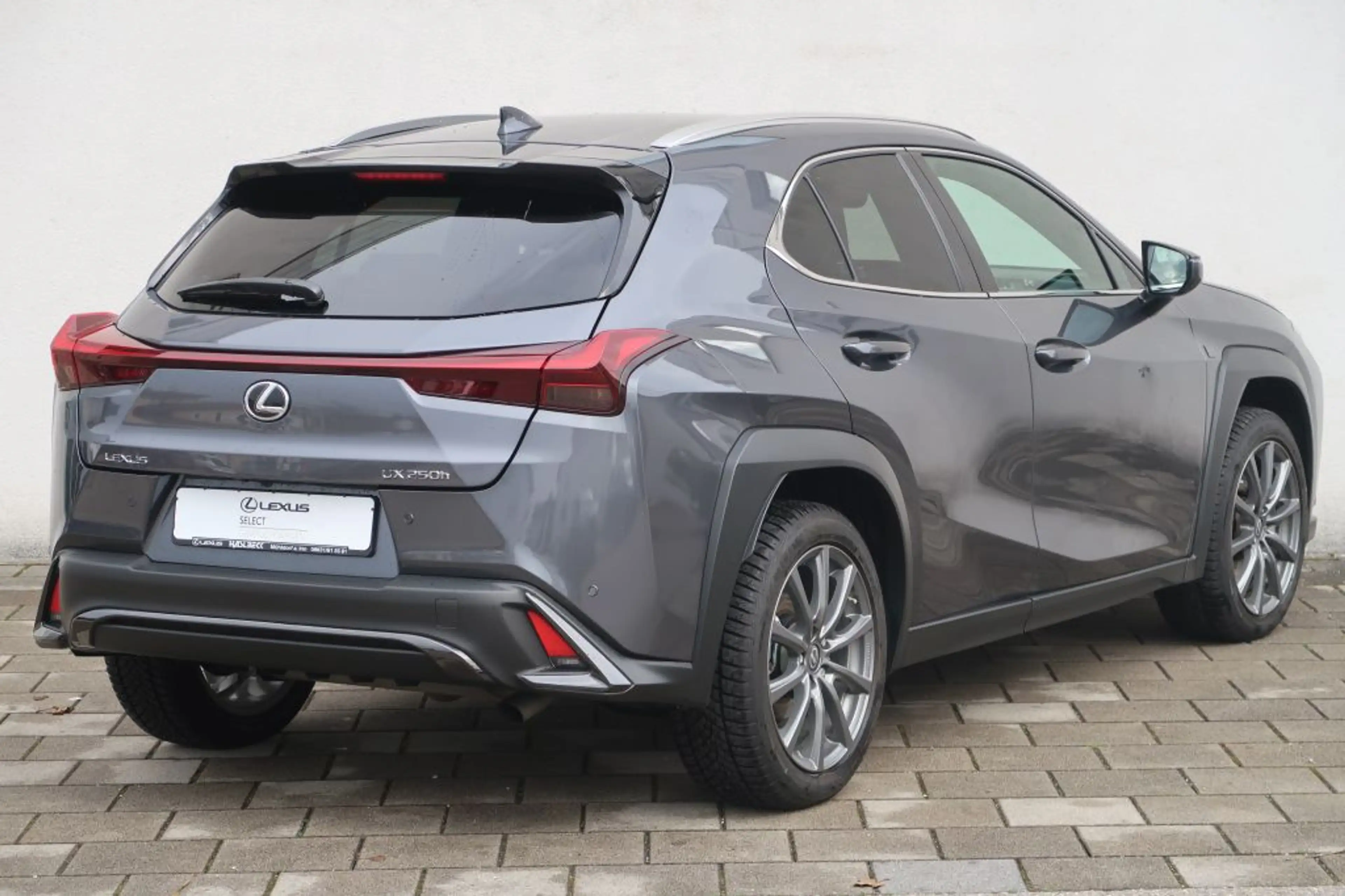 Lexus UX 250h F SPORT Design — photo 4