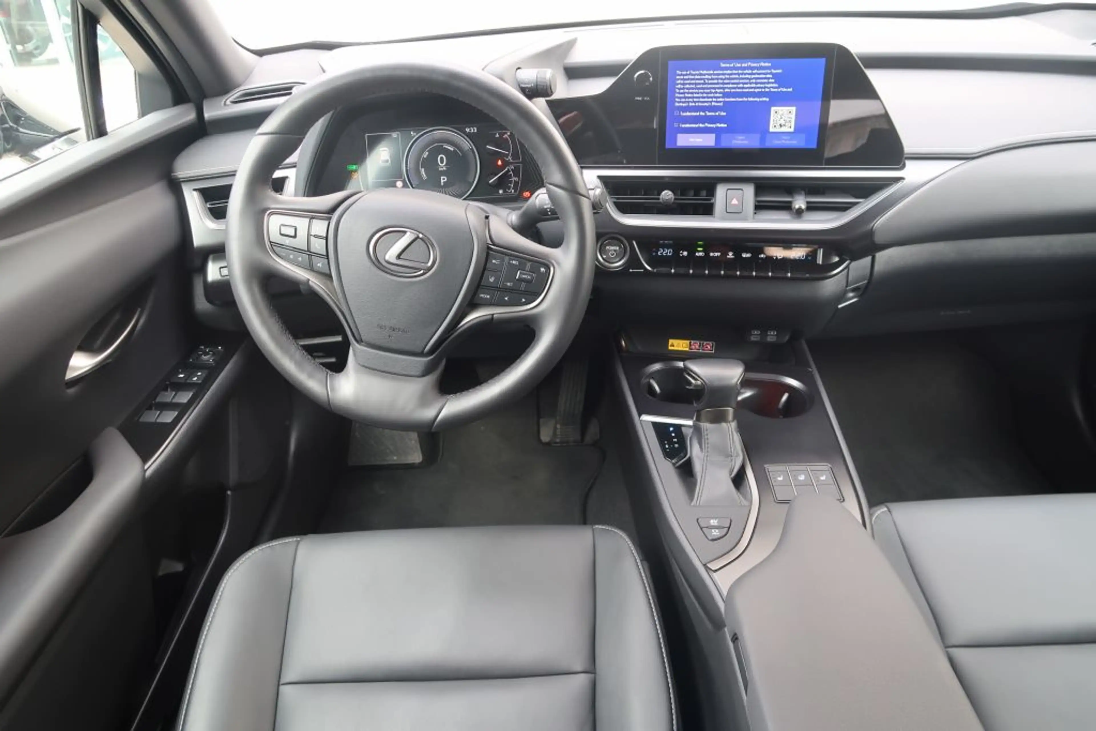 Lexus UX 250h F SPORT Design — photo 13