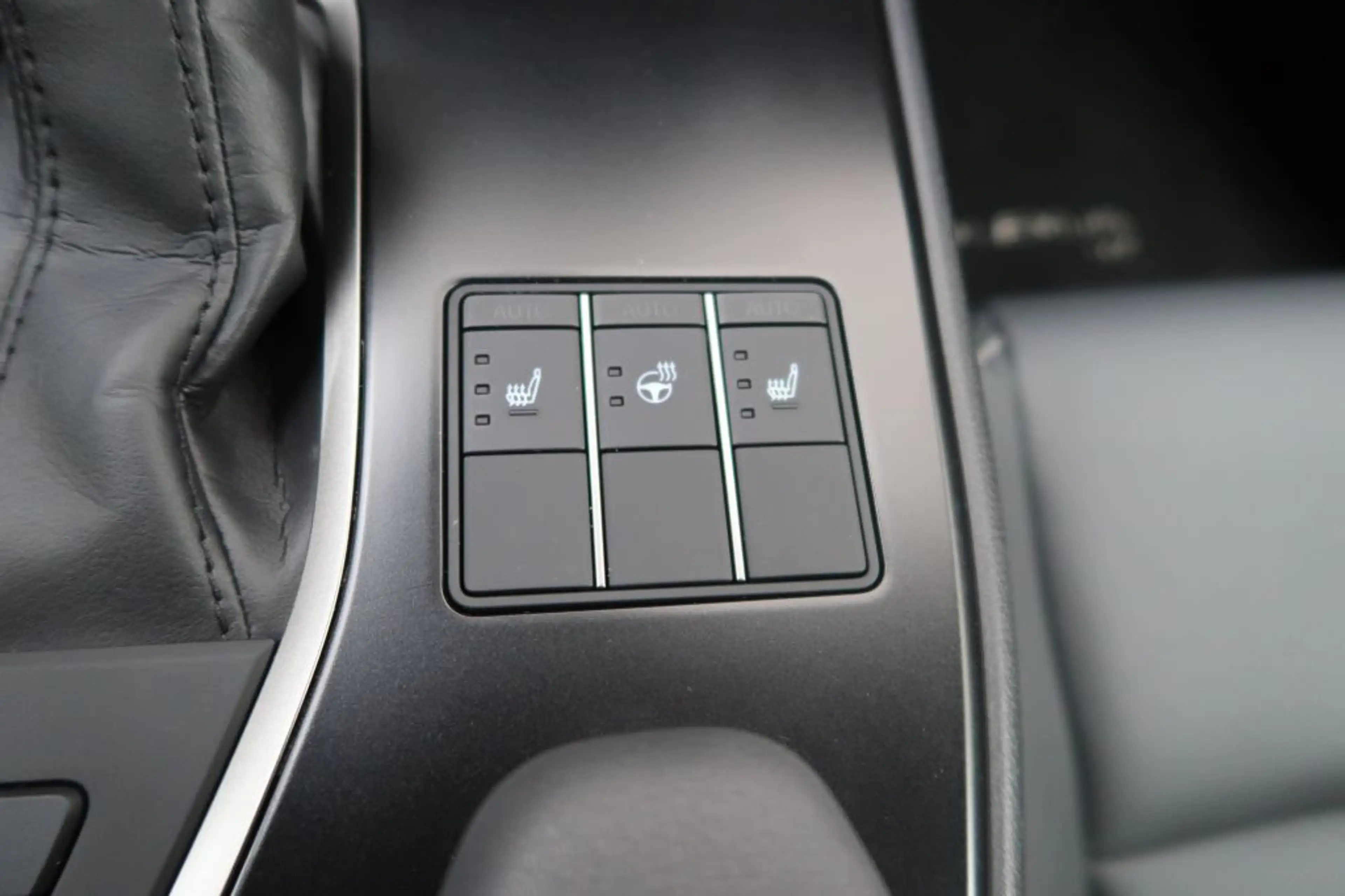 Lexus UX 250h F SPORT Design — photo 15