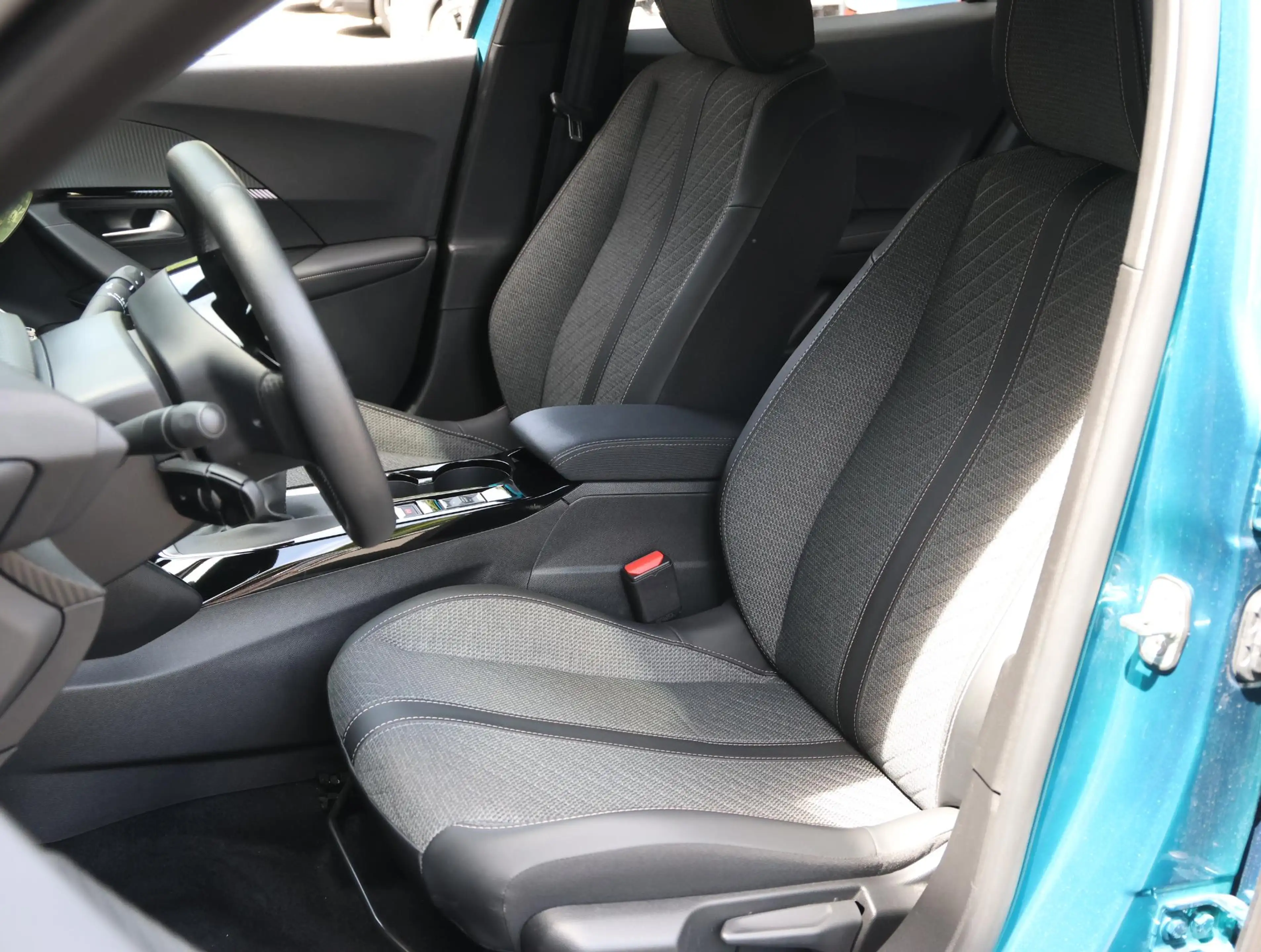 Peugeot 2008 Allure 100pk Navigatie via Apple Carplay en Androi — photo 12