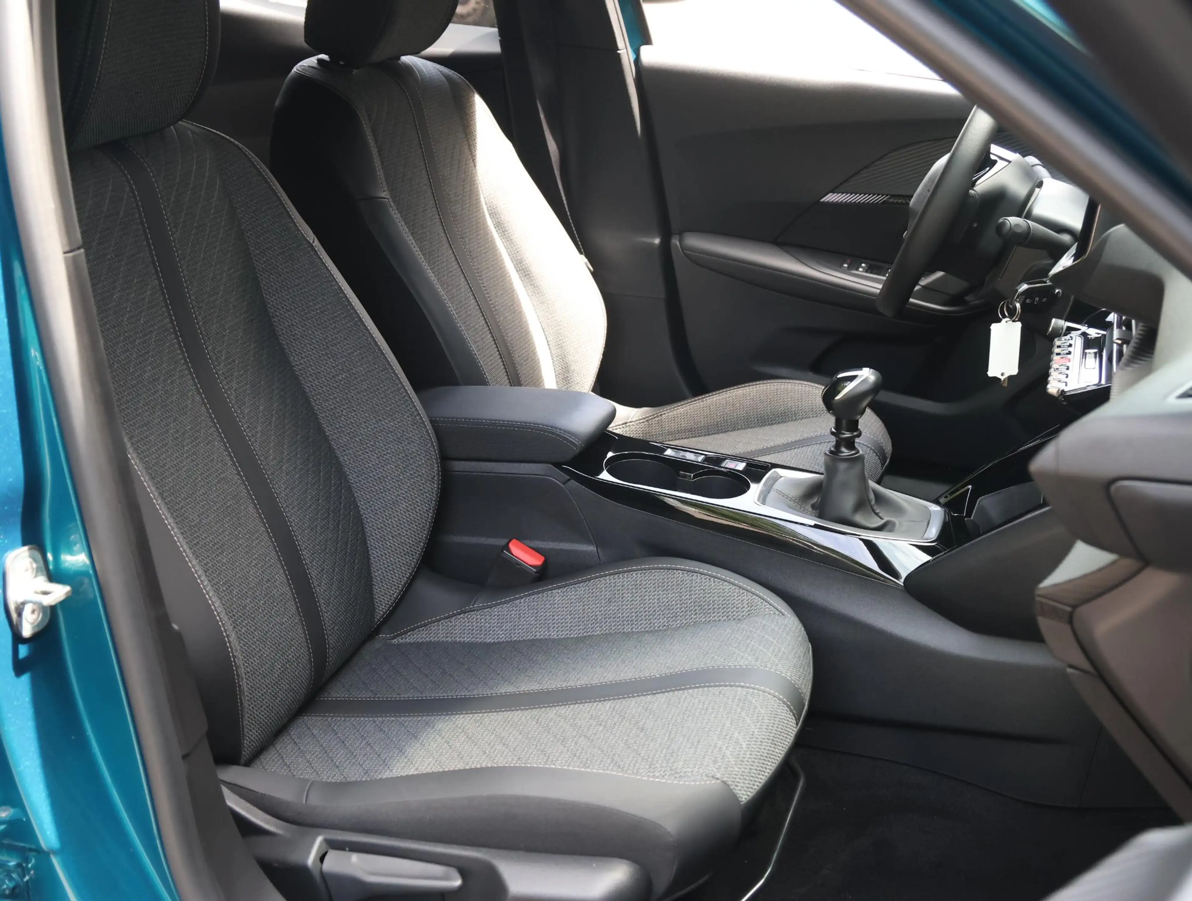 Peugeot 2008 Allure 100pk Navigatie via Apple Carplay en Androi — photo 10