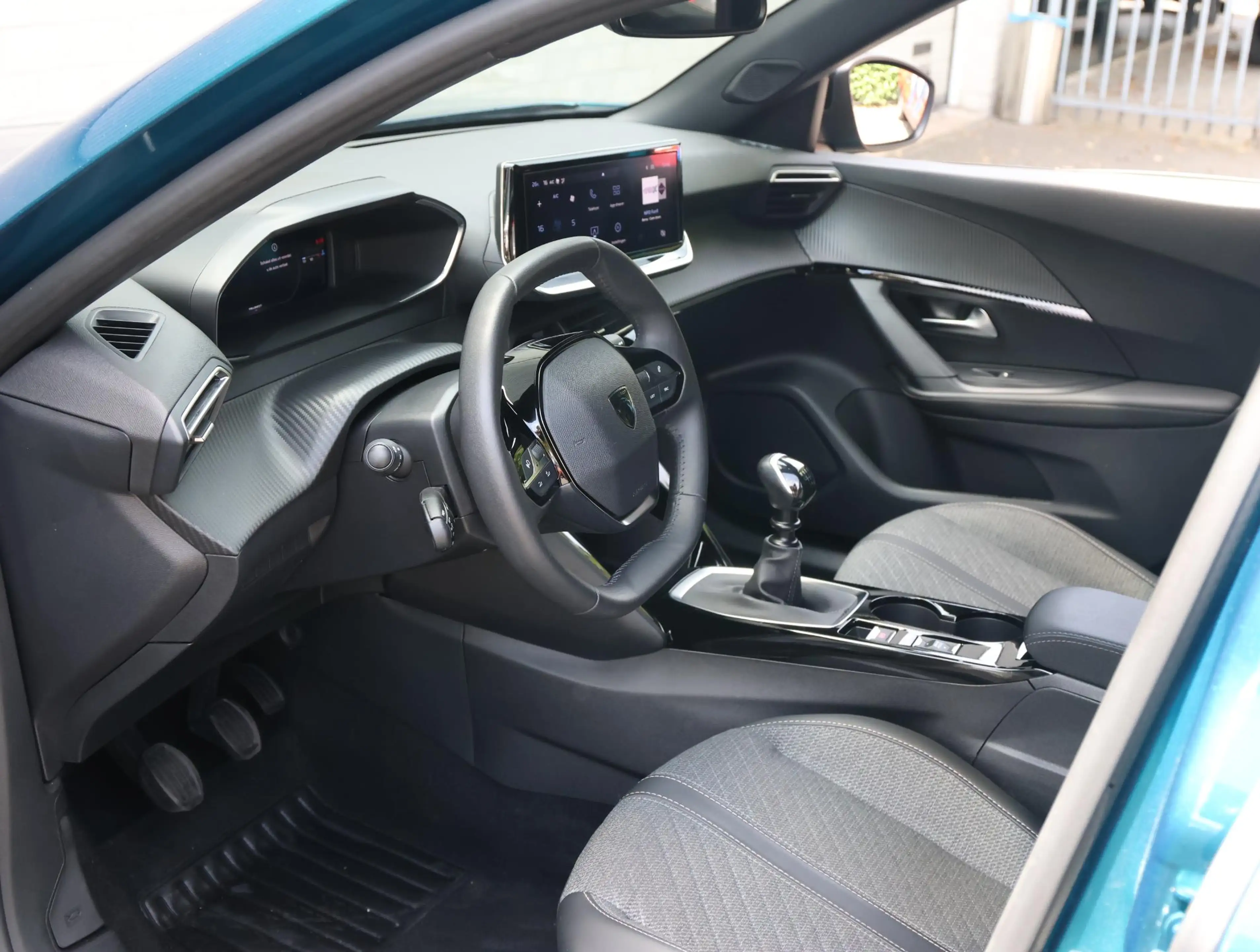 Peugeot 2008 Allure 100pk Navigatie via Apple Carplay en Androi — photo 11