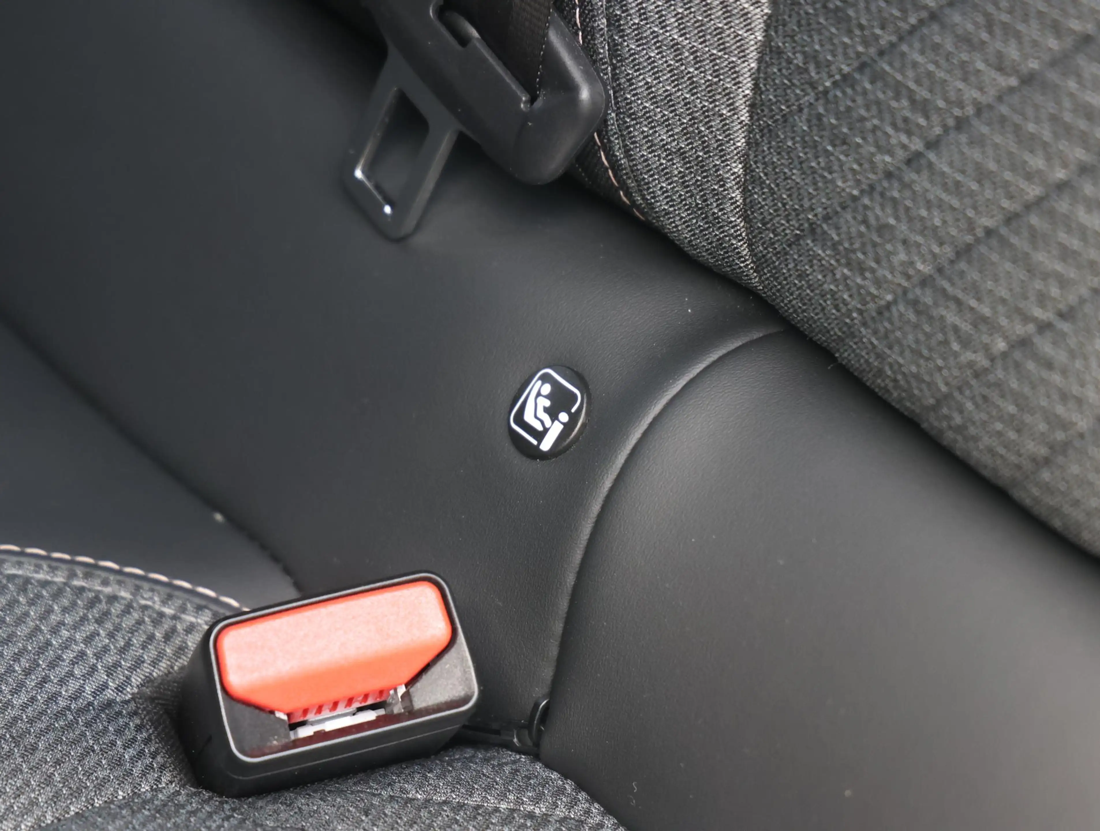 Peugeot 2008 Allure 100pk Navigatie via Apple Carplay en Androi — photo 15