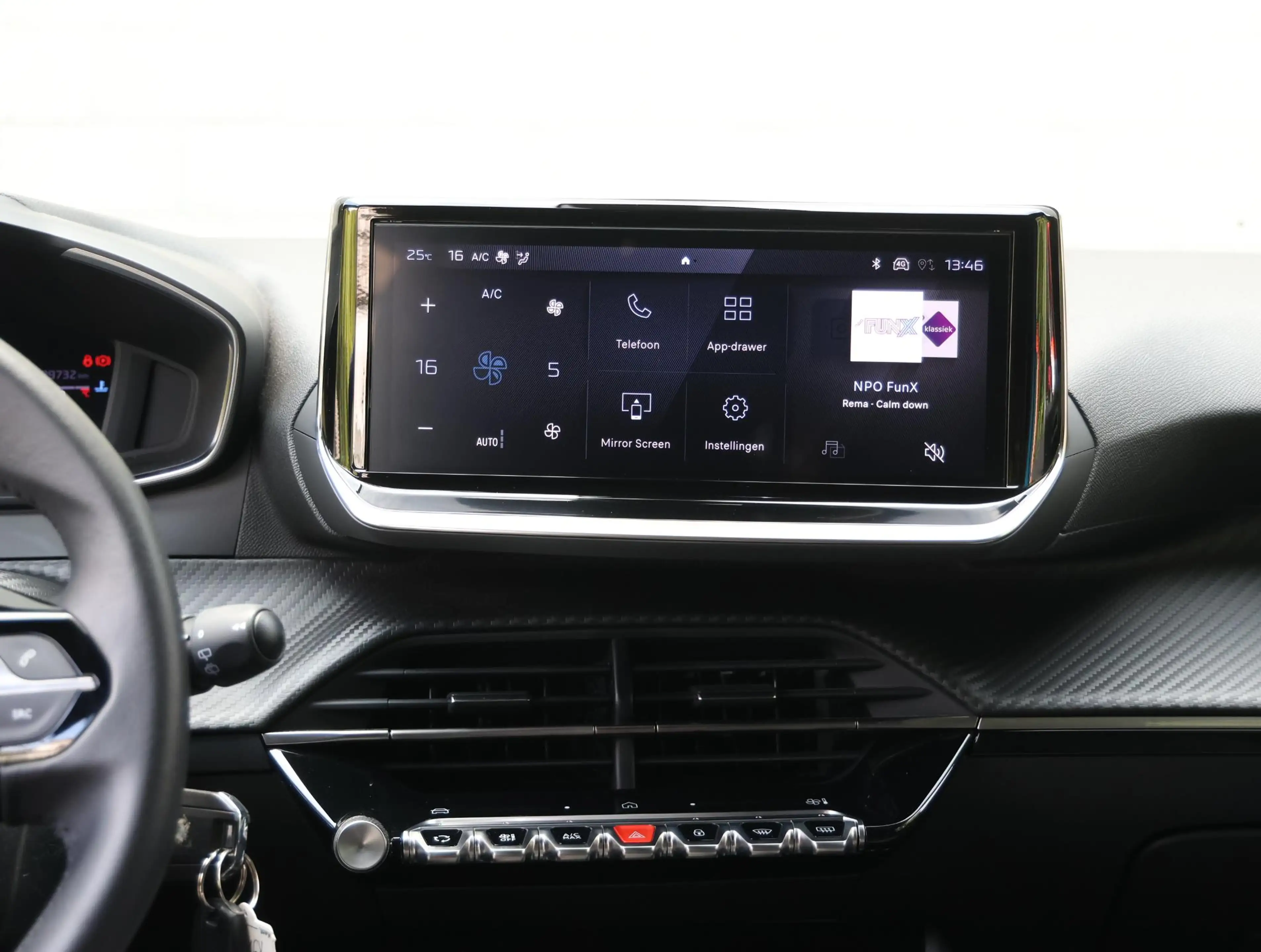 Peugeot 2008 Allure 100pk Navigatie via Apple Carplay en Androi — photo 14